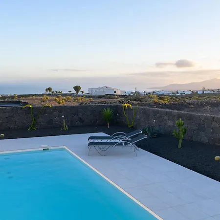 Ainara Villa Tias